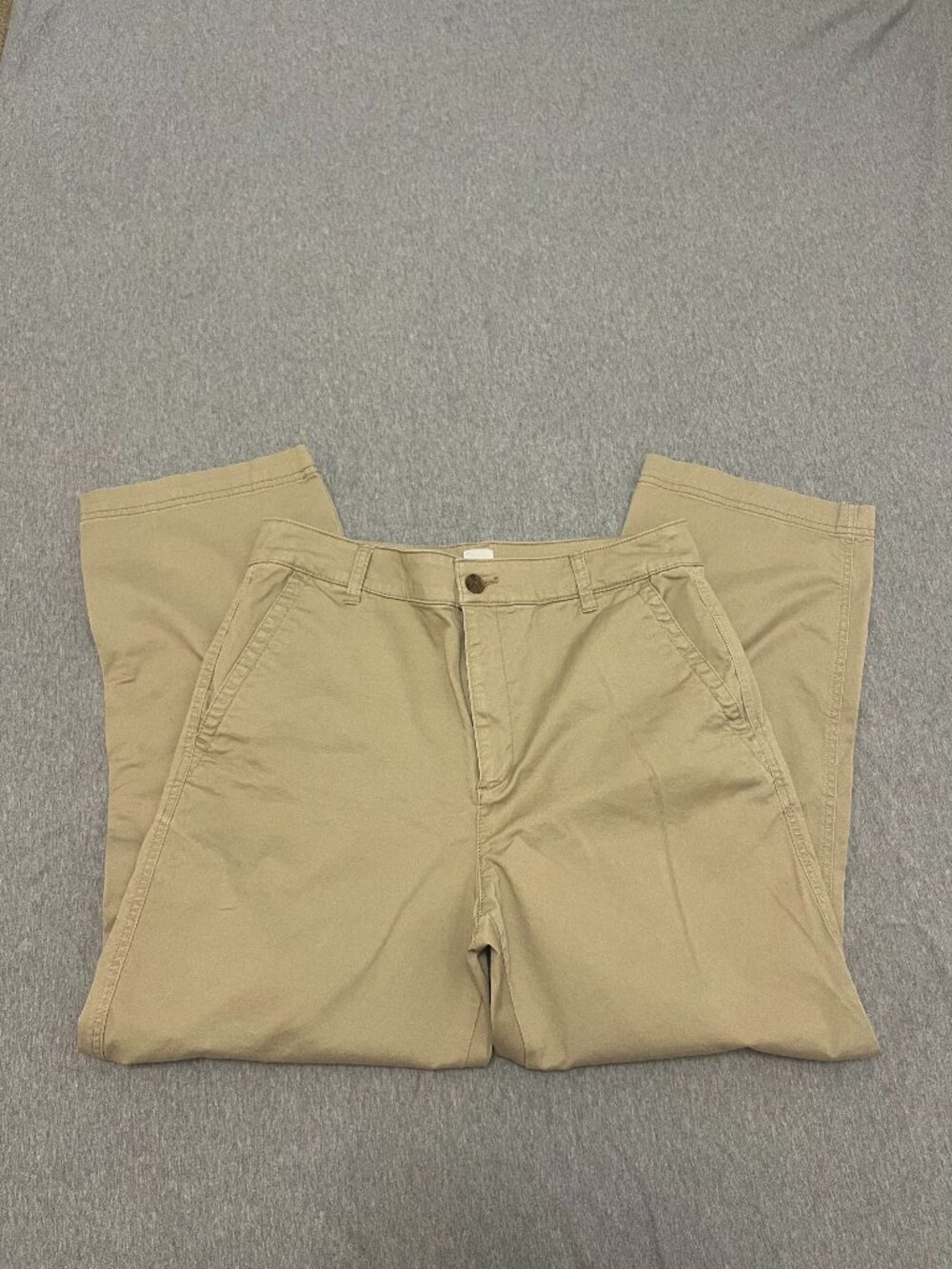 Women's GAP Khaki Pants Size 12